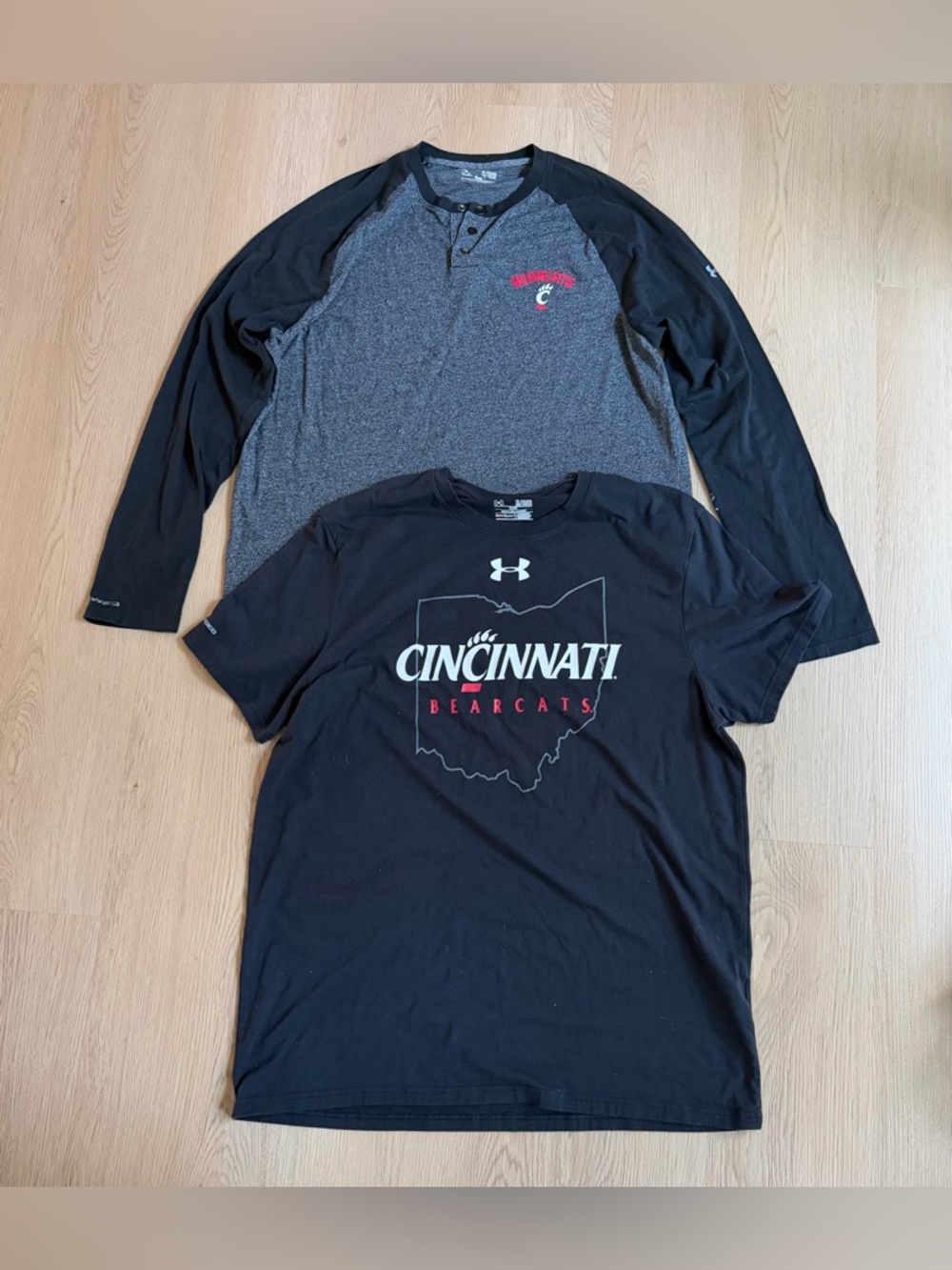Lot Of 2 Cincinnati Bearcats Under Armour Shirt Mens XL College NCAA *FLAWS*